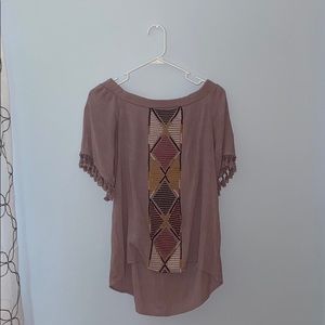 Off the shoulder tee